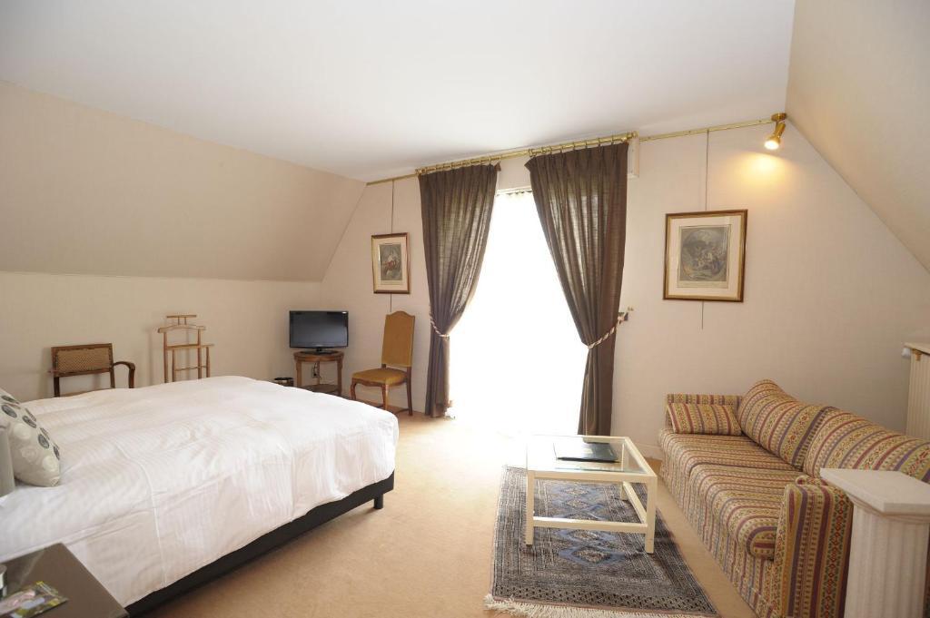 Logis Le Relais De La Poste Hotel Neuvéglise